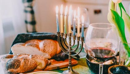 -曼联正式宣布签约逆天前锋，转会市场火热，曼联引进前锋